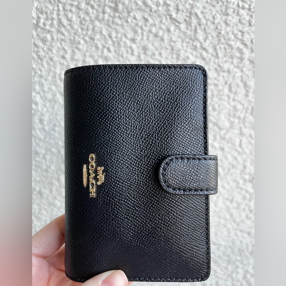 Coach Medium Corner Zip Wallet Black/Gold Hardware